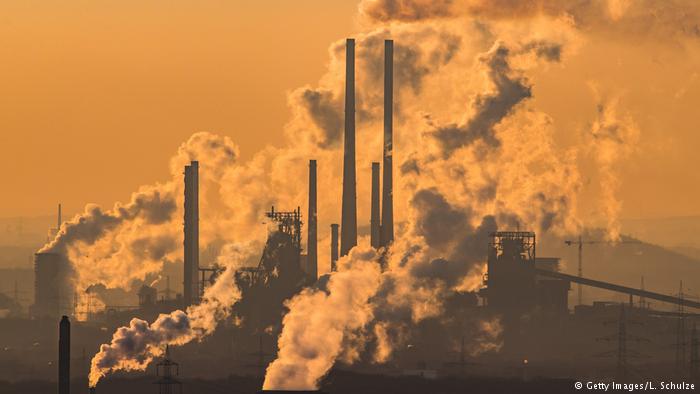 Steam and exhaust rise from a chemical plant in Germany (Getty Images/L. Schulze)
