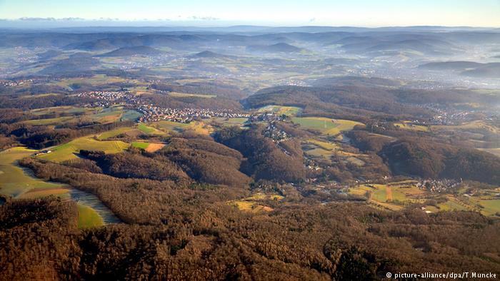 Luftaufnahme des Spessarts mit Sicht nach Osten 
