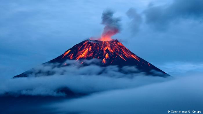 Leuchtende Lavastr&ouml;me Tungurahua Vulkan (Getty Images/S. Crespo)