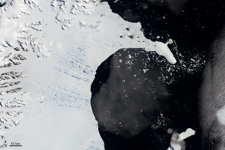 Collapse of Larsen B Ice Shelf in 2002.