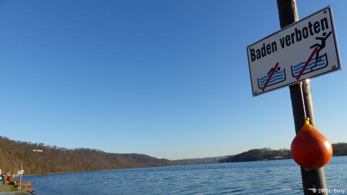 A no swimming sign at the Baldeneysee on the Rhur river, where a public bathing platform is set to open in May to enable the first swimming in the Rhur in generations (DW/S. Early)