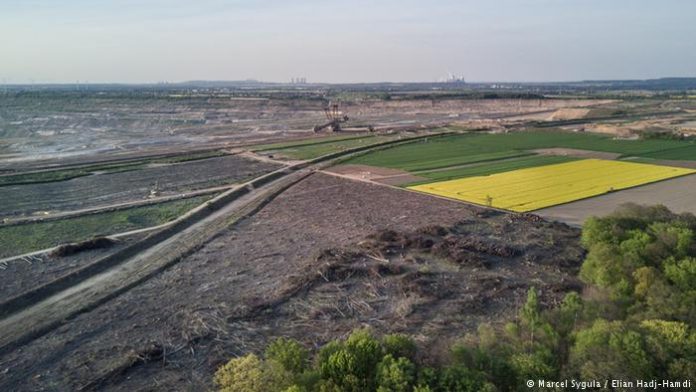 39837647_401-8dd5a85182bfda325792fe888099da7b80d77d3c