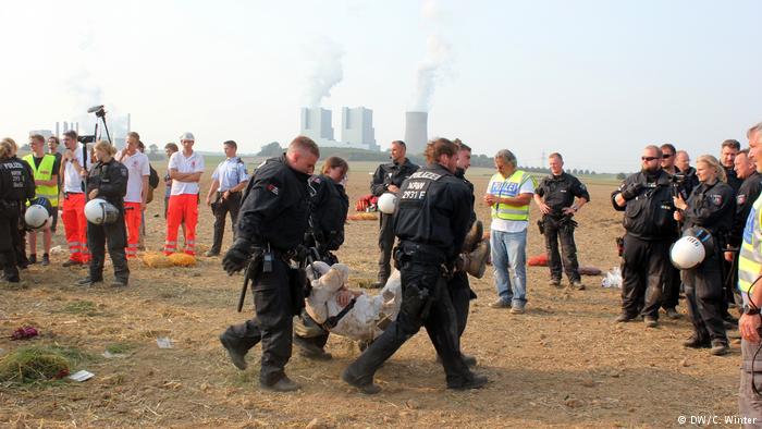 Coal protests Germany (DW/C. Winter)