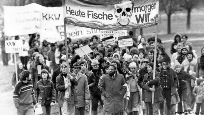Germans protest a nuclear plant at Wyhl, 1975 (picture-alliance/dpa)