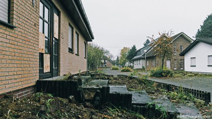 Deutschland Kohledorf Kerpen-Manheim verschwindet (DW/Thomas Kakareko)