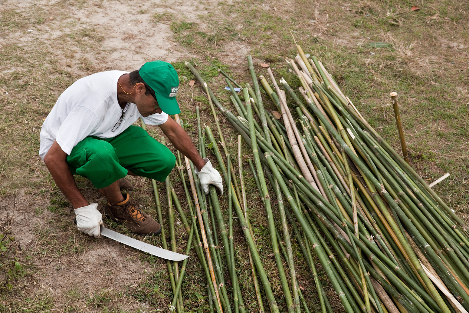 BYC1HC Man working with Cane / Bamboo, Rio de Janeiro, Brazil, South America.