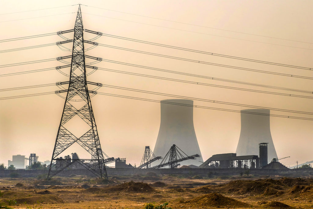 Coal fired power station in Bushra near Allahabad, India. Credit: Hans-Joachim Aubert / Alamy Stock Photo. RYG0W8