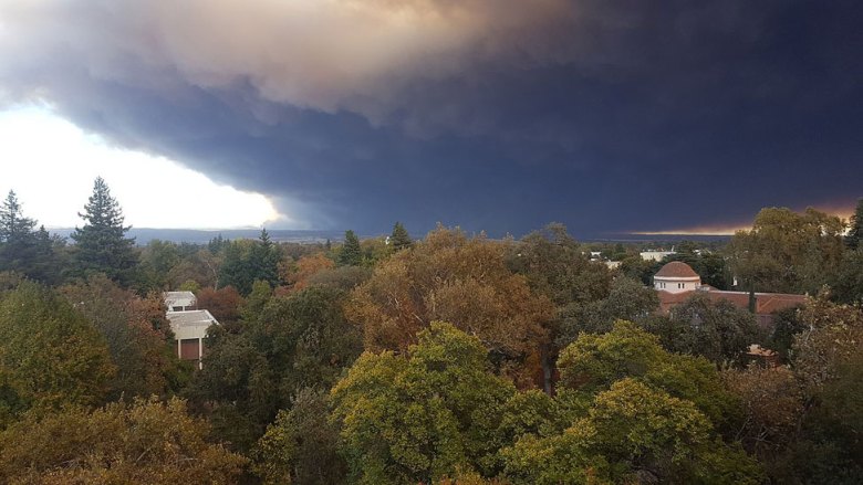 Plume smoke above Paradise, California in 2018