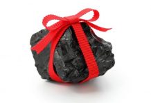 A recently bankrupt coal company is being honored at Mar-a Lago.