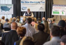 Trump lifts coal leasing moratorium.