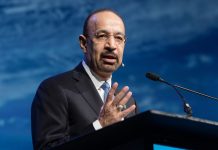 Saudis to seek bids for 700-megawatt wind and solar projects.