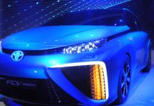 In the race for pollution free roads, which should win: Electric or fuel cell cars?
