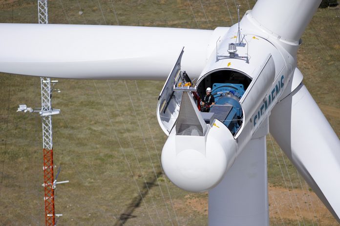 windturbineworker-DOE-650528784072a1153b85d76d67727a293ef7df44