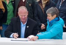 Experts say Zinke’s sage grouse review plan a flop.