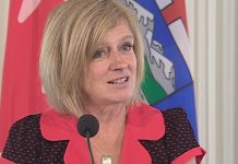 Notley warns B.C. that blocking Trans Mountain pipeline would harm 'working people.'