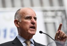 California lawmakers extend cap-and-trade to 2030, with Republican support.