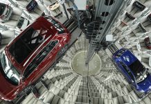 VW’s CEO knows the future is electric—his çompany isn’t so sure.