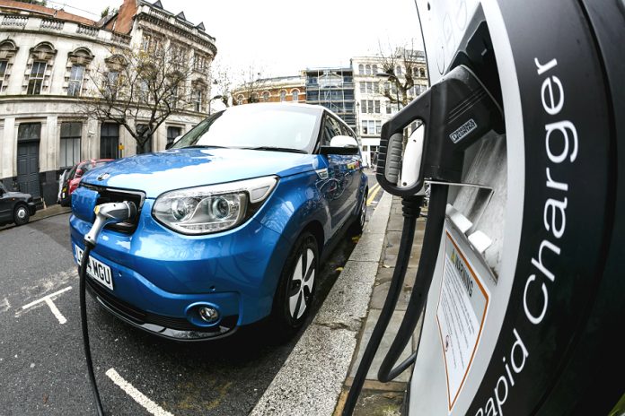 ev-charge_miles-willis-ge-823b2a4b7f5712424f5c9e97051300e88434a68f