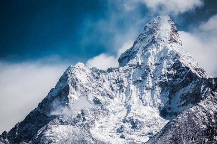 ama-dablam-2064522_1280-1-0c447a82d05d8c15fd334cf13d2298de5d586f62