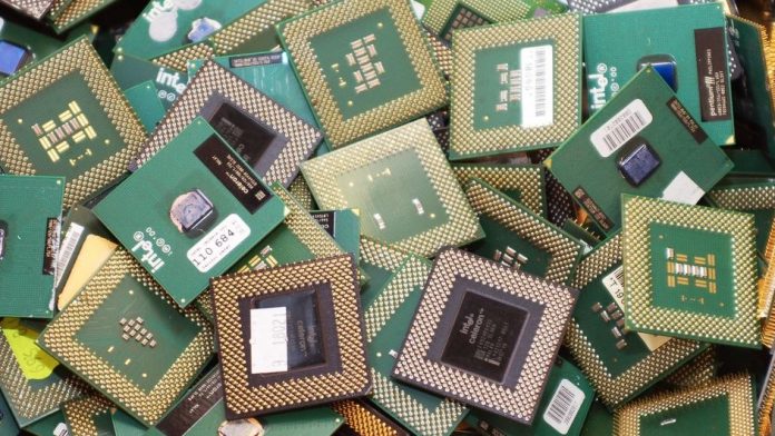 1024px-RetiredCPUs-197a4cf802617fcc32755b7fd0e128491c6803f4