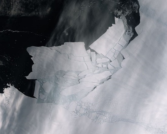 1_Antarctica_Pine-Island--589f368f3741a115eb1a9460d3c93c266240e187