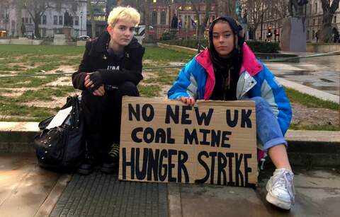 Teenage hunger strikers w-b5a55d1461b34a4b65d85aec1165d4f60560a588