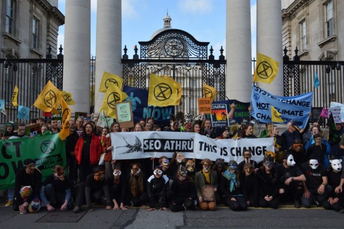 Protesters-hold-the-clima-6fcbcc6c7dd7e7cf9518e94740731023169b34d1