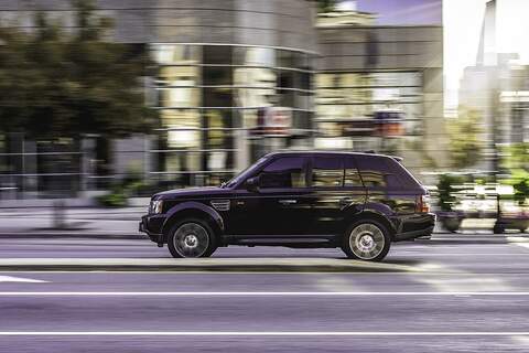 SUV city street-67f1574d5663758aab1005968f4a6e1ba0a76bab