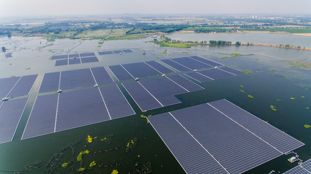 Aerial-view-of-the-world's-largest-floating-solar-energy-plant-with-a-capacity-of-40-megawatts-of-energy-in-Huainan-city,-east-China's-Anhui-province