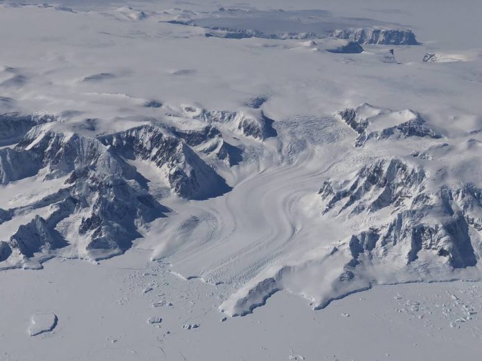 110918antarcticpeninsulai-02848e74a1c1b7f4273252fe37f9f3785d5b1cab
