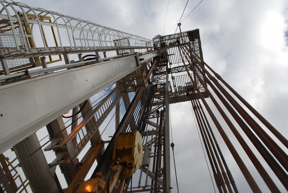 Shale Gas Drilling Rig Photo: Max Pixel